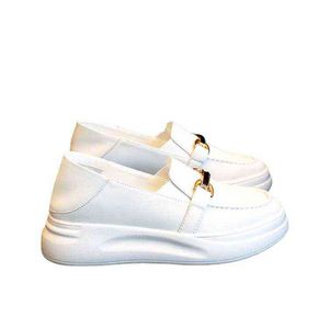 Sapatos de vestido verão clássico pequeno sapatos brancos moda fivela plataforma de fivela mocassins casuais sandálias altos saltos altos 220317
