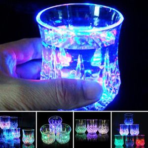 LED Plashing Color Change Water Ativado Vinho de vinho Light Up Dragon Beer Whisky Cup Coquetel Cocktail Halloween Captura de olhos LED Flash LED Flash