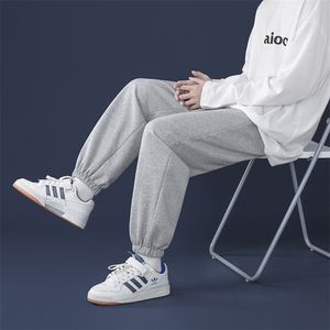 Koreanska stil mode sweatpants höst ljus grå baggy bredben byxor rakt ben casual tie fötter byxor man 220325