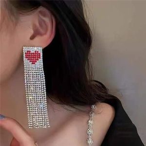 Long Tassel Heart Drop Earring Women Claw Chain Studs Earrings Luxury Crystal Rhinestone Dinner Party Dangles Exaggerated Fashion Statement Jewelry Love Gifts