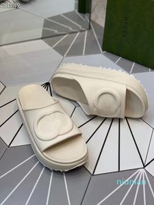 2022-Mode Frauen Gummi Slipper Frau Designer Slides Sandalen klobige Sohle Plattform Pantoletten Sommer Strand Freizeitschuhe