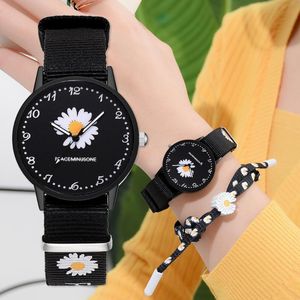 Armbanduhren Mode Blumen Gänseblümchen Zifferblatt Quarzuhr Frauen Casual Nylonband Geburtstagsgeschenk Handgelenk Relogio feminino