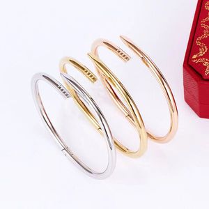 Luxury Fashion Men's Cuff Bracelet Women's Classic Nail Bracelet Designer Couple Crystal Bracelet High Quality 316L Titanium Plated 18K Gold Jewelry