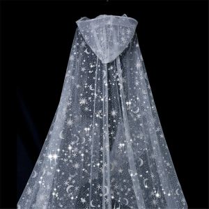 Stelle Luna Velo da sposa con cappuccio 2023 Lily Collins Cattedrale Mantello da sposa lungo Glitter Motivi celesti Western vittoriano Bling Bling Scintillante Shiny Chapel Wrap Y2K