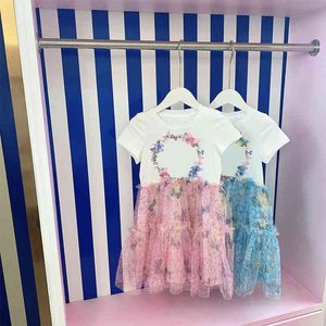 Girls Summer Sukienka 2022 Nowy styl czysty bawełniany motyl dekoracyjny wzór siatki Puffy spódnica Małe dziewczynki Księżniczka Dzieci Y220510