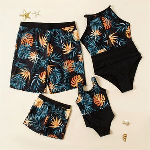 Blumendruck-Badebekleidung, passende Familien-Outfits, Look, Mutter-Tochter-Bikini-Badeanzüge, Mama und ich-Kleidung, Papa-Sohn-Badehose 220531