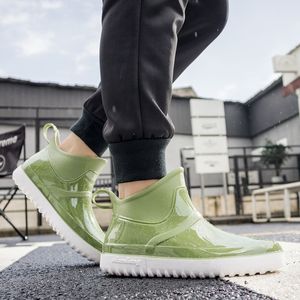 Regenstiefel Männer Knöchel Plateaustiefel Mode rutschfeste wasserdichte Gummistiefel Männliche Slip-on-Regenschuhe Autowaschküche Galoschen 220622