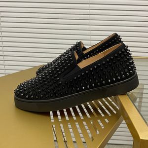 Designer Low Shoes Men Black White Green Glitter Grey Rivets Leather Suede Fashion Spikes Career Wedding Trainers Women Sneakers