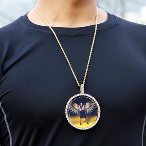 Цепочки на заказ Po Медальоны памяти Круглый кулон Ожерелье с веревочной цепью Ювелирные изделия в стиле хип-хоп Персонализированные кубический циркон GiftChains