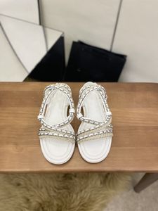 2022 verão nova sandálias Cadeia Cruz Beach Sapatos femininos Strapata plana Sapas romanas Casual Casual