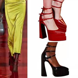 Kleidschuhe Marke Show Römische Sandalen Damen Lackleder Spitze Plattform Sommer Dicke High Heels Sexy Party 2022 Kleid