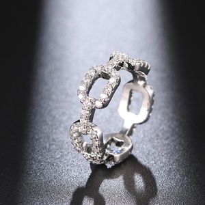 Het modemärke designerband ringar för kvinnor silver lysande kristallring party bröllop smycken med CZ bling diamant sten 2024