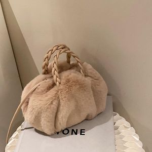 Duffel Bags Winter Handbag 2022 Women's Brand Faux Fur Warm Hand Clutch Female Plush Crossbody Shoulder Trendy Luxury Bag MochilaDuffel