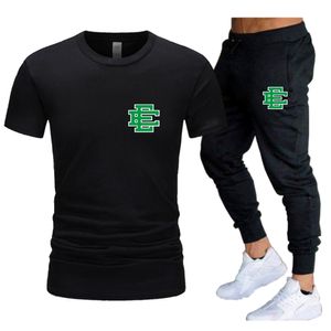 Män s set sommar fritid set t shirt byxor två stycken casual tracksuit manlig sportkläder gym märke kläder svett kostym 220613