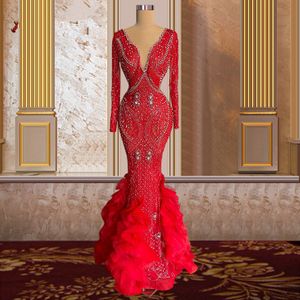 Wykwintne Red Prom Dresses Długie Rękawy Koronkowe Aplikacje Suknia Wieczorowa Custom Made Zroszony Tassel Wielopięciowy Ruffles Party Długość Suknia