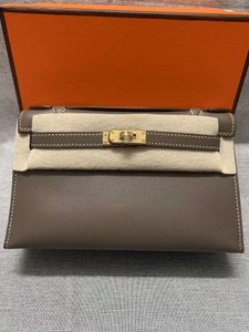 22 cm varumärke Mini Bag Luxury Clutch Bag Designer Handväska Handgjorda sömmar Swfit Leathe Gray Beige Light Yellow Cream etc. Många färger för att välja snabb leverans