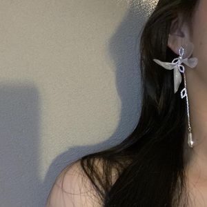 Śruba śruba z tyłu 1 dla 1 prawdziwe i kolczyki Wome Pearl Bow Ear Clip Letni Kryształ Kryształ bez otworów