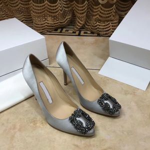 Designer ny designer party bröllopskor brud sandaler mode sexiga klänningsskor pekade höga klackar läder flash pump 7 cm