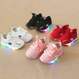 New Boy Girl Children Luminous Shoes Boys Girls Sport Shoes Baby Blinkande LED -lampor Fashion Sneakers Toddlers sportskor G220527