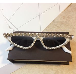 Projektant Cat Oczy Okulary przeciwsłoneczne Damskie Ochrona anty-UV Okulary przeciwsłoneczne dla kobiet Ladies Trendy Diamond-Montowane Fe0075