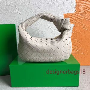 Ny vävd äkta läderhandväska med varumärkes lyxväskor för kvinnor kvinnors väska mode knuten underarm runda halvmåne dumpling designer handväskor tote