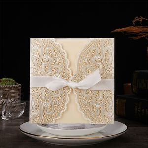 10pcslot Ivory Laser Cut Invitations Elegant Card de renda Custom com Ribbon Birthday Wedding Party Supplies 220711