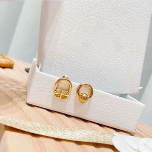 Luksusowe wysokiej jakości kolczyki marki projektant stadnina dla kobiet złoto klasyczny okrągły kolczyki biżuteria Pins bezpieczeństwa