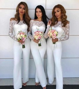 VARM! 2022 Western Country Jumpsuit Bridesmaid Dresses Lace Off Shoulder White Satin Långärmad Sheft Maid of Honor Dresses Byxor B