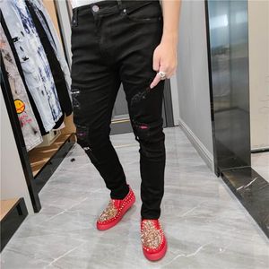 Marca de moda de jeans masculina Hole Ruffian Denim Pant coreano Carta de bordado reto de perna rasgada Jean Pantalon Moto Hommem