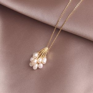 Design Fashion Jewelry High end Necklace Handmade Natural Freshwater Pearl Flower Pendant Golden Elegant Female Prom Party