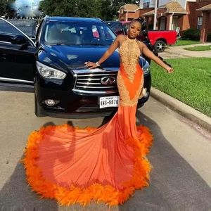 Orange Federn Meerjungfrau Abendkleid afrikanische schwarze Mädchen Neckholder Spitze Applikationen rückenfreies Geburtstagspartykleid langes afrikanisches Abendkleid