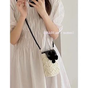 fashion Shoulder Bags comfortable Simple generous and versatile collocation handbag Mobile phone bag floret decoration