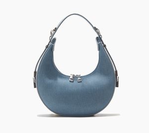 Halvmåne jean axelkedja väska kvinnor ljus blå denim crossbody handväska kvinnlig stilig imitation handväska damer dagligen tote