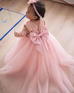 結婚式のためのかわいいピンクの花の女の子のドレスジュエルネックレースアップリケクリスタルビーズボールガウンチュールガールズページェントドレスキッズ聖体