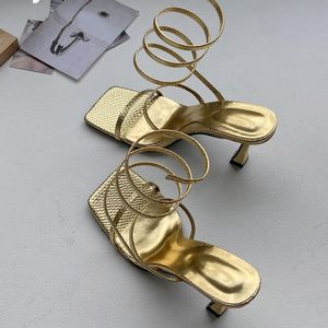 Varış Moda Altın Kadın Sandalet Ince Düşük Topuk Dar Bant Roma Sandal Yaz Gladyatör Rahat Sandalet Ayakkabı CX220331