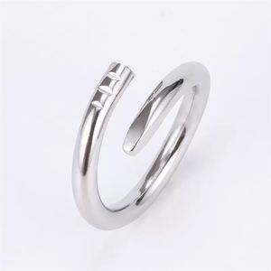 Ny Titanium Steel Brev Designer Lover Ring Mode Trend Vild Casual Par Män och Kvinnor Fade inte Gata Star Gun Black Silver Gold Nail Rings Mens Rings Gift
