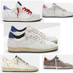 Weiße Italien-Goldene Schuhe, klassische Do-Old Dirty Golden Sneakers, glitzernd mit Shearling-Leder, Low-Top-Kugelstern und Metallbeschriftung am Absatz, getragener Canvas-Freizeitschuh