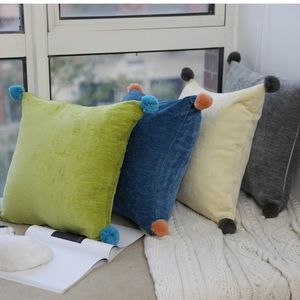 Cushion/Decorative Pillow Warm High End Fine Velvet Four Color Cushion With Fuzzy Wool Ball Decoration For Sofa And Car W220412