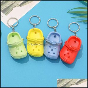 Nyckelringar mode tillbehör 20st blandade färger 3D mini 7,5 cm eva strandhål Little Croc Shoe Keychain väska Keyring Car Handbag Key Chain Ch CH