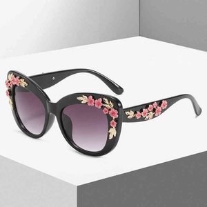 2019 Luxury Queen Cat Eye Solglasögon för Rose Flower Vintage Girls Oculos de Sol överdimensionerade varumärkesdesign Kvinnor Sun Glasses