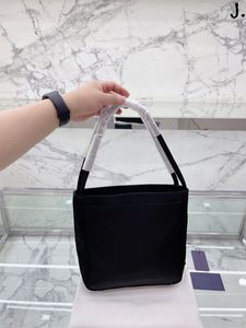 5A Re Edition Nylon Bag Luxurious Shoulder Designer Väskor unisex Handväskor Högkvalitativa små totes med vattentät tyg och elektropläterad hårdvara med hög densitet