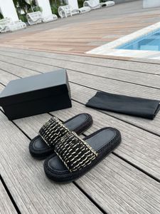 Designer Mules Flätade Stickade Sandaler Lyx Kvinnor Slides Tofflor Svart Vit Gyllene Slipper Lady Beach Casual Skor