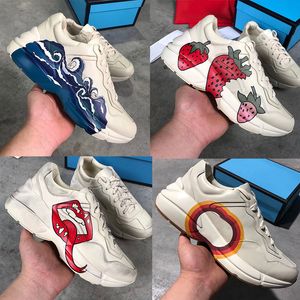 Yeni Rhyton Deri Sneaker Erkek Tasarımcı Ayakkabı Ile Çilek Dalga Ağız Kaplan Web Baskı Lüks Vintage Eğitmen Kadın Tasarımcı Ayakkabı NO20