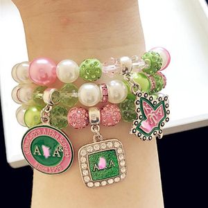 Beaded Strands Hand Made Greek Letter Sorority Pink Greenh and White Pearl Detal Charm Armband Smycken Kvinnor Accessor Fawn22