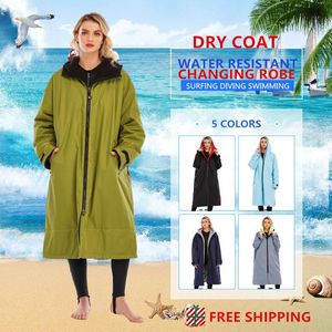 Costumi da bagno da donna 2022 Design Impermeabile Dry Changing Robe Adulti e adolescenti Taglia Parka con cappuccio Giacca Poncho Sopra cappotto Manica lunga Verde oliva