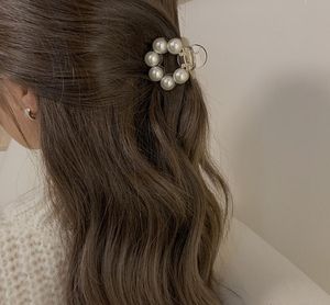 Mini-Haarspangen mit runden Perlen, Krallenklemmen für Damen und Mädchen, schicke Haarspangen, Krabben-Haarnadeln, Styling, modisches Haar-Accessoire