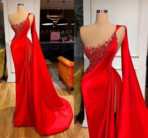2022 Elegant One Shoulder Red Prom Dresses Pearls Beaded Sexy Side Split Long Evening Gowns Plus Size Mermaid Pageant Dress C0609G02