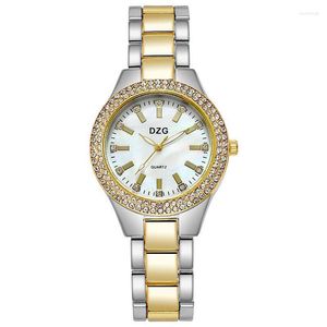 Armbandsur Ladies Watch Trend Full Diamond Temperament Water's Waterproof Gold Steel Band Quartz Girl Girlate Clockwristwatches HEC