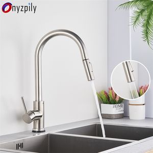Onyzpily Brushed Nickel Mixer Faucet Single Hole Pull Out Spout Kitchen Sink Tap Stream Sprayer Head Chrome/Black 220401