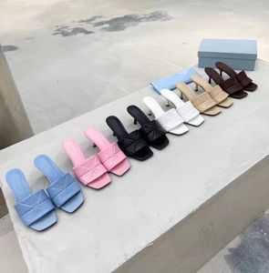 Designersandaler Slides Quiltad Nappa Sandal Dam Tofflor Mjuk mocka Läder Tofflor Gummi Högklackat Läder Tofflor